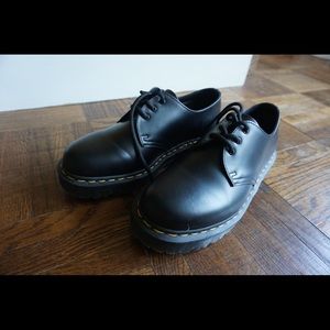 Dr. Martens mens shoe, black